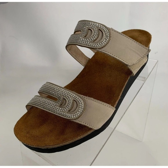 Naot Ainsley‎ Sandals Beige Leather Slides Stud Straps Round Toe EU 38 US 7-7.5